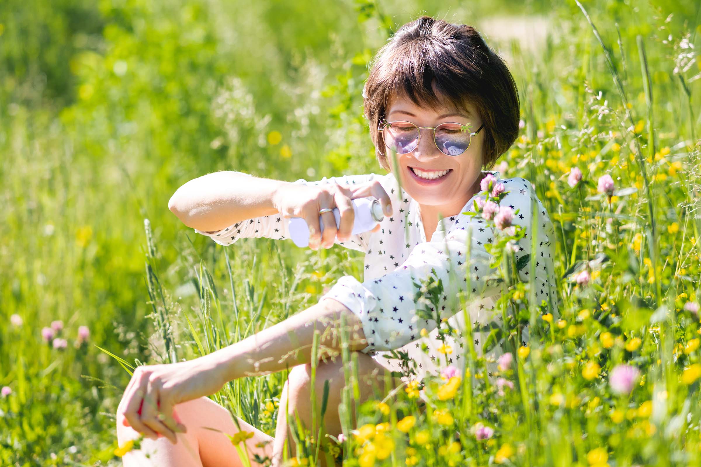 keep away mosquitos with deet spray